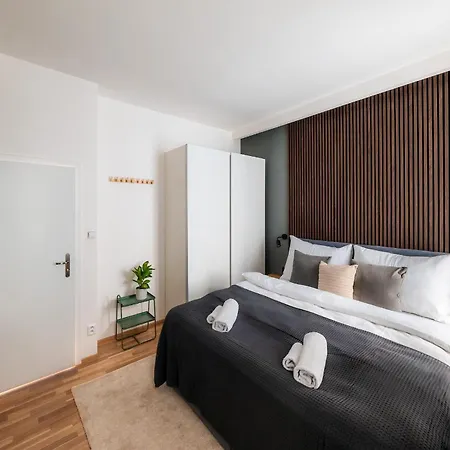 4br+2bath Old Town Family Oasis Luxury Apartment *